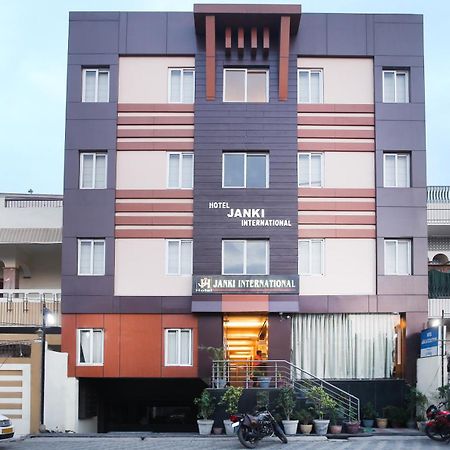 Hotel Janki International Sigra 2 Km From Kashi Vishwanath Temple Varanasi Bagian luar foto