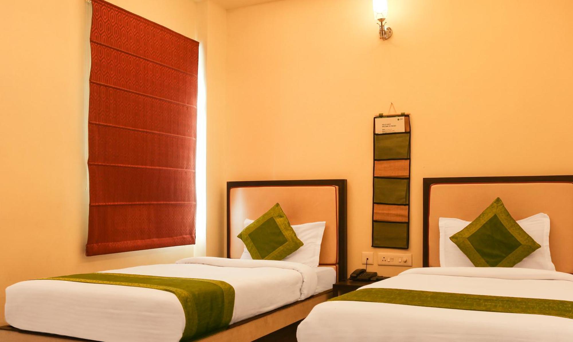 Hotel Janki International Sigra 2 Km From Kashi Vishwanath Temple Varanasi Bagian luar foto