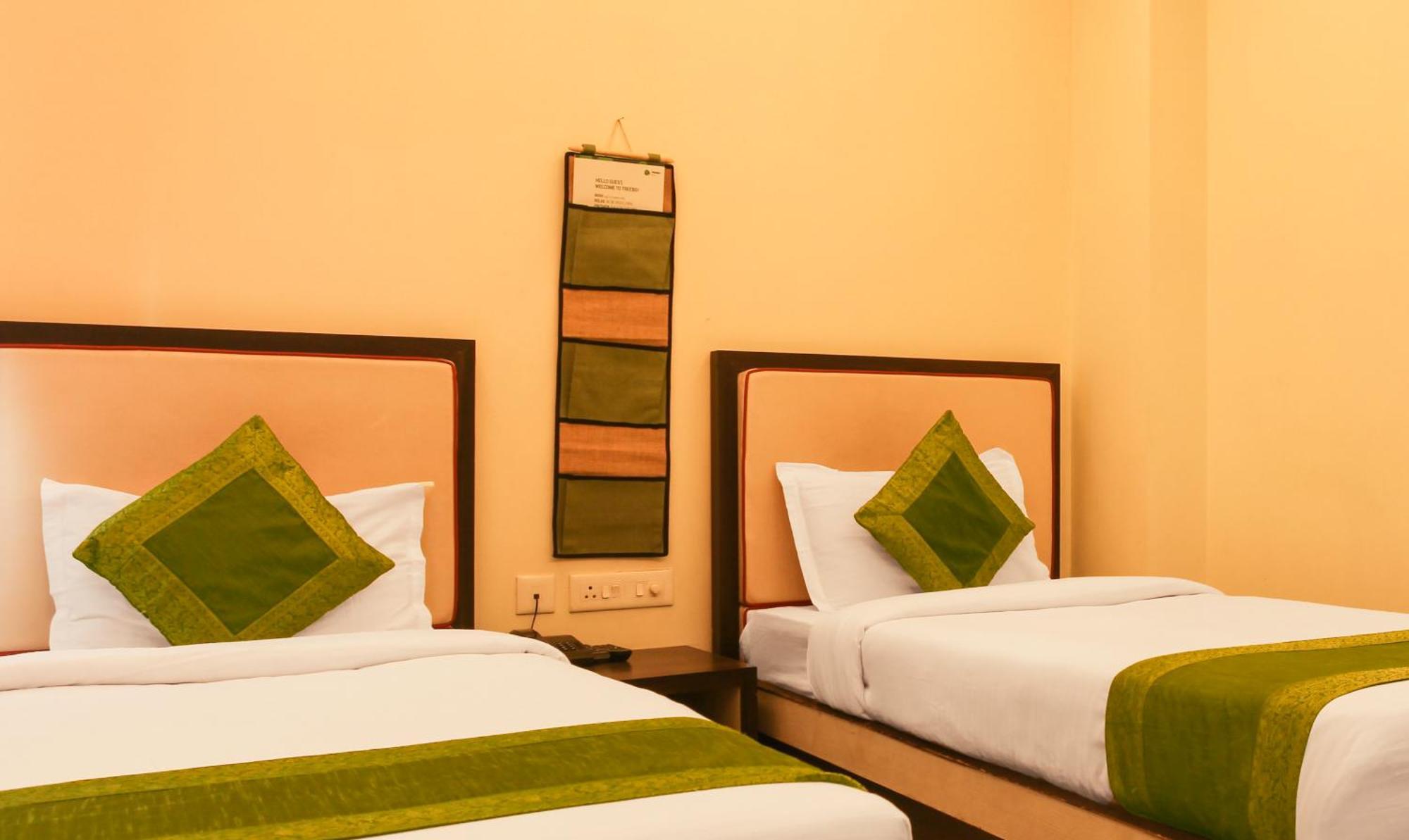 Hotel Janki International Sigra 2 Km From Kashi Vishwanath Temple Varanasi Bagian luar foto