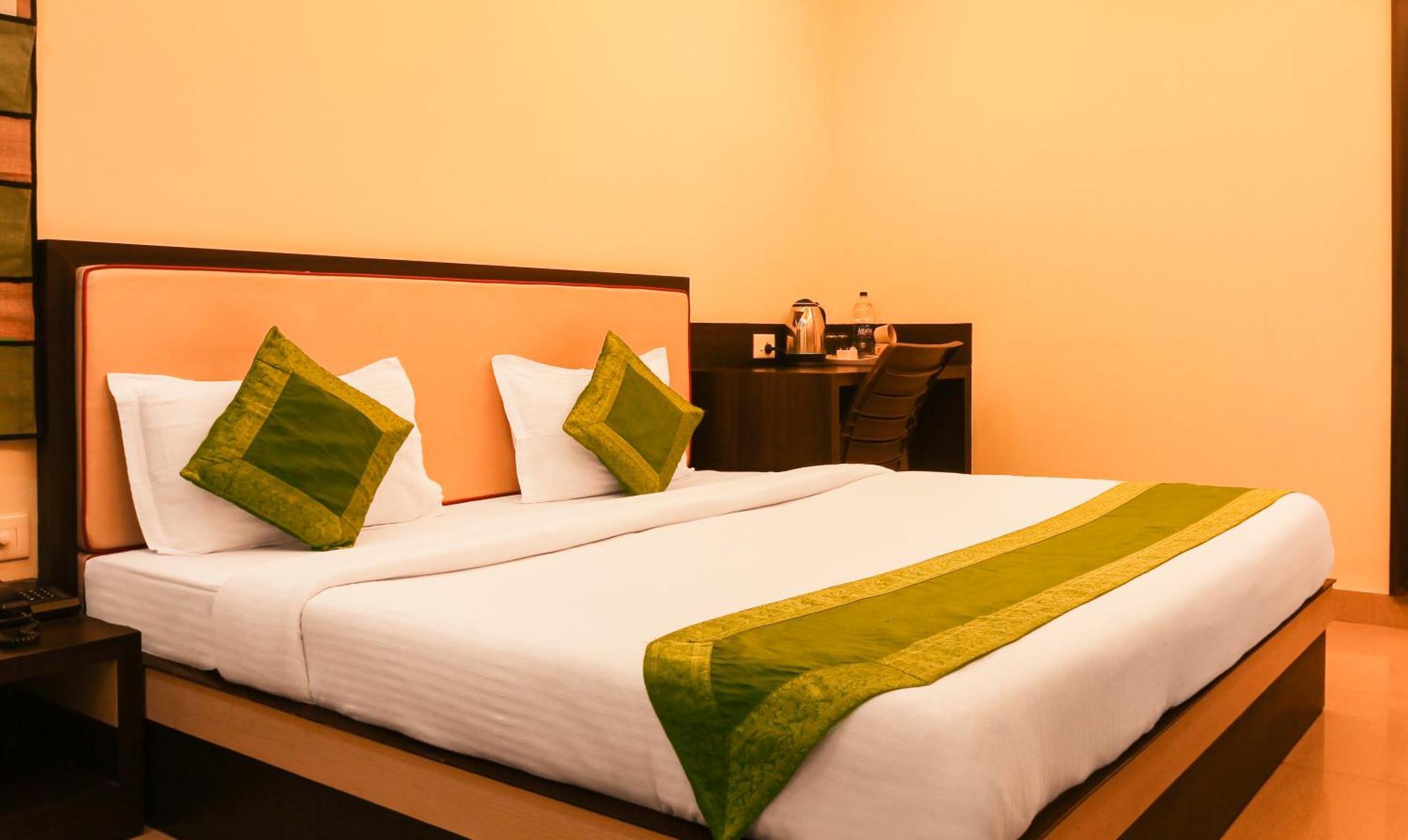 Hotel Janki International Sigra 2 Km From Kashi Vishwanath Temple Varanasi Bagian luar foto