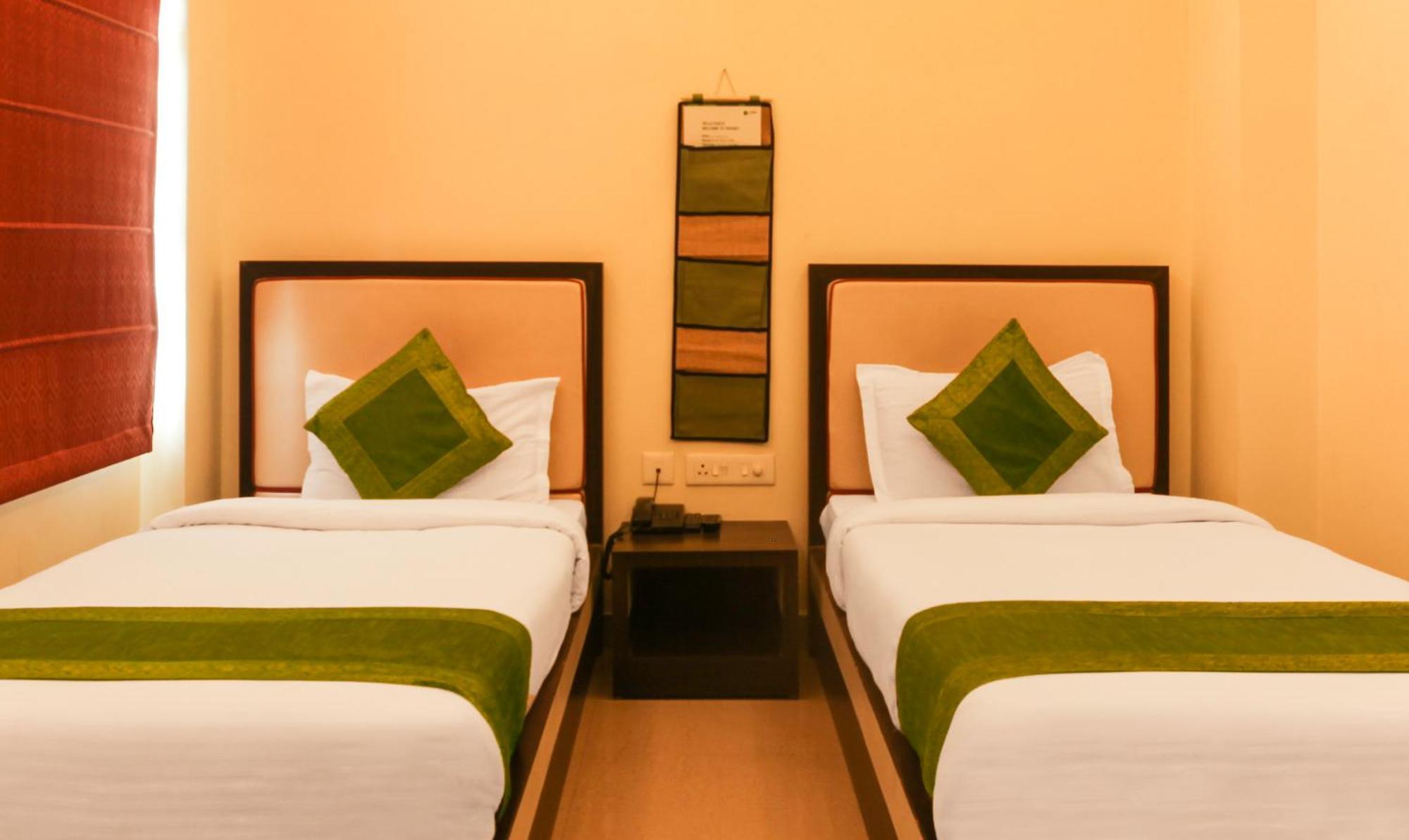 Hotel Janki International Sigra 2 Km From Kashi Vishwanath Temple Varanasi Bagian luar foto
