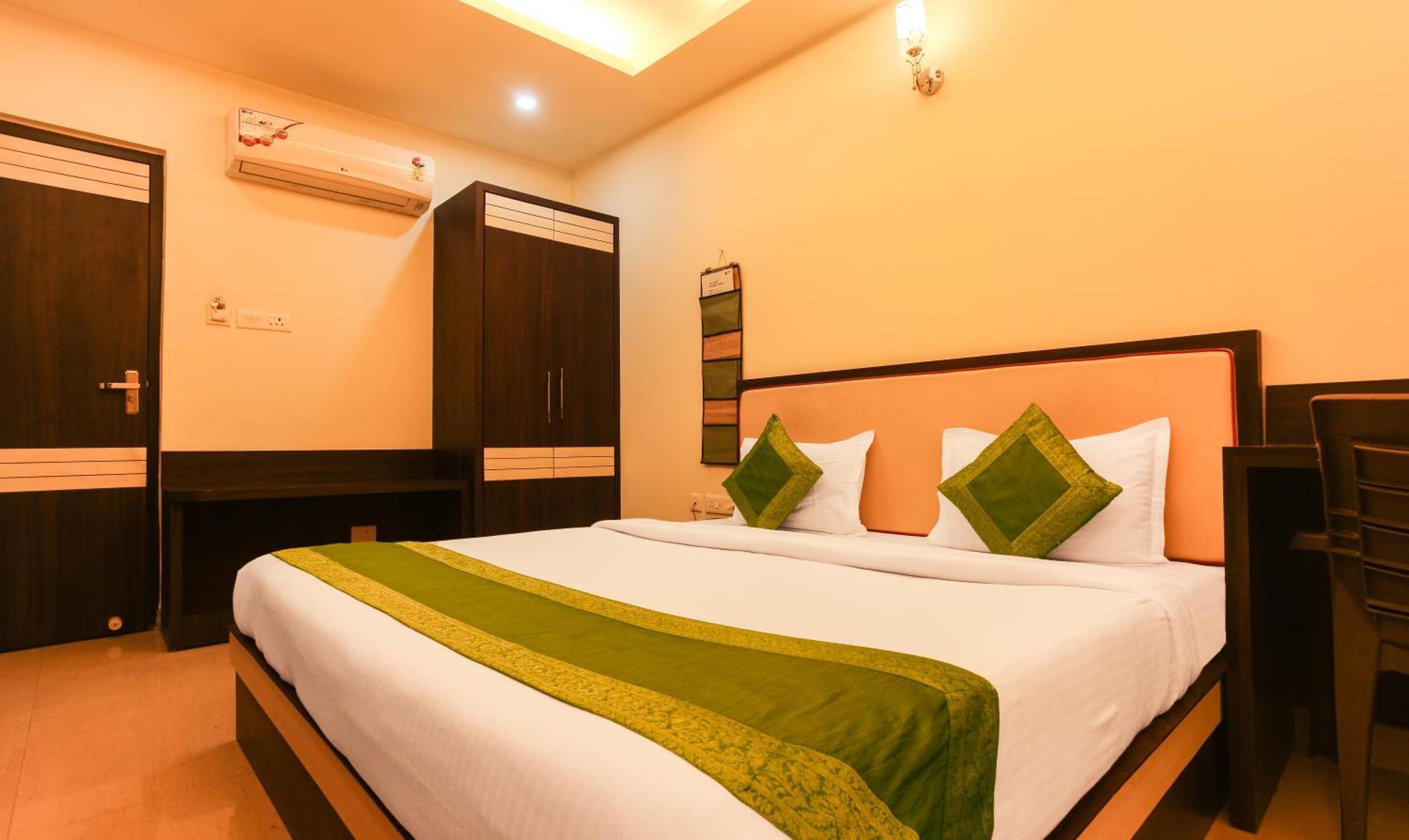 Hotel Janki International Sigra 2 Km From Kashi Vishwanath Temple Varanasi Bagian luar foto