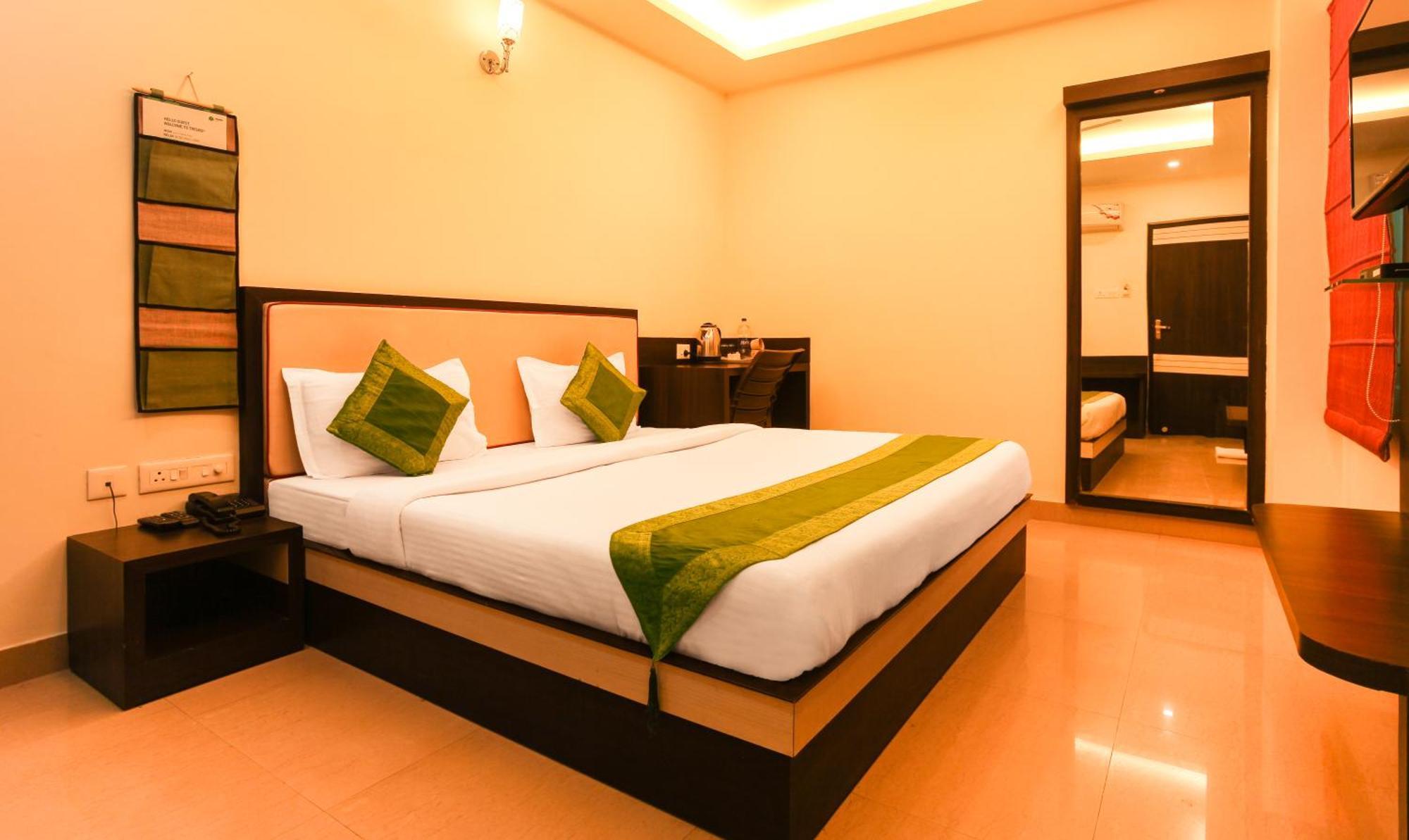 Hotel Janki International Sigra 2 Km From Kashi Vishwanath Temple Varanasi Bagian luar foto