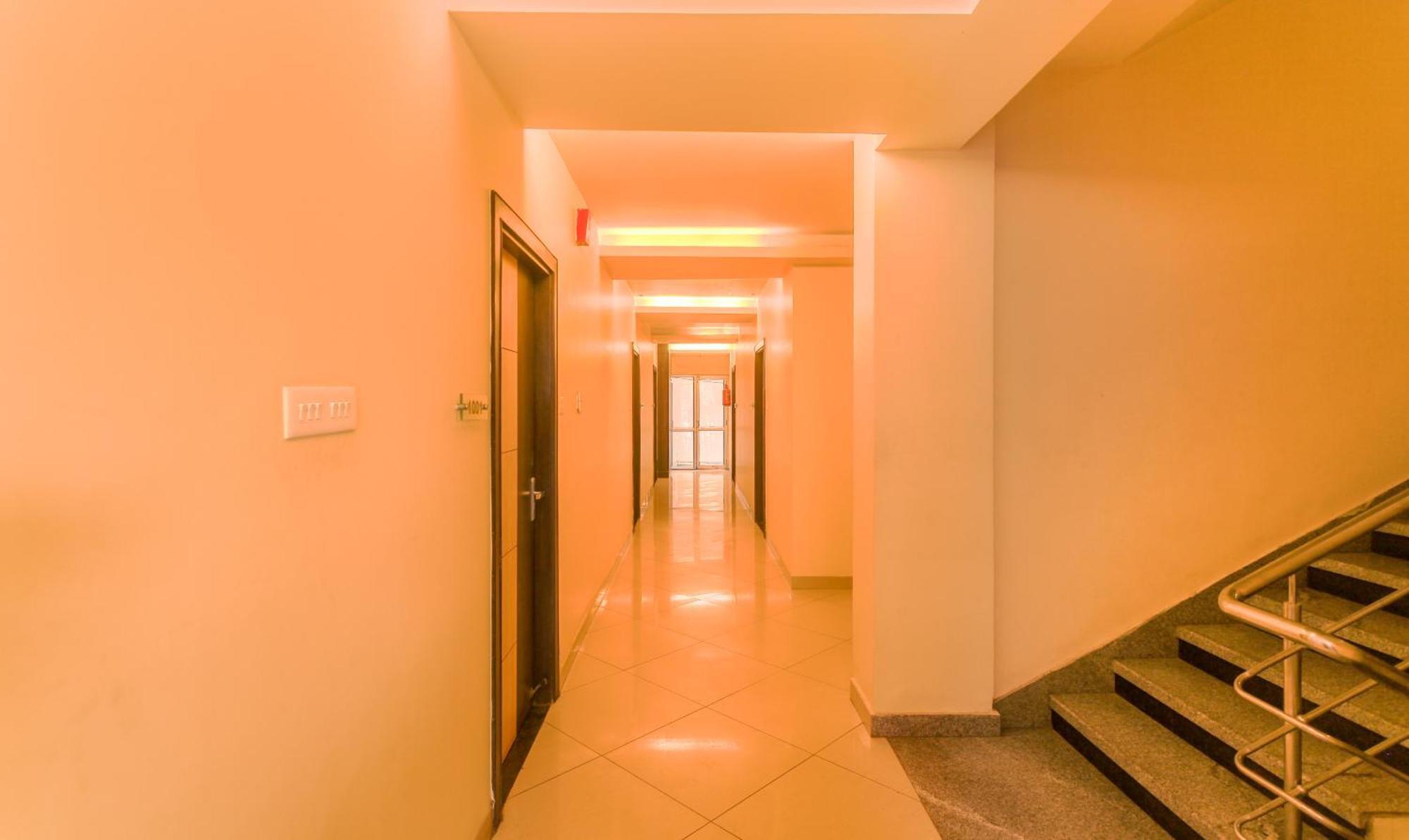 Hotel Janki International Sigra 2 Km From Kashi Vishwanath Temple Varanasi Bagian luar foto