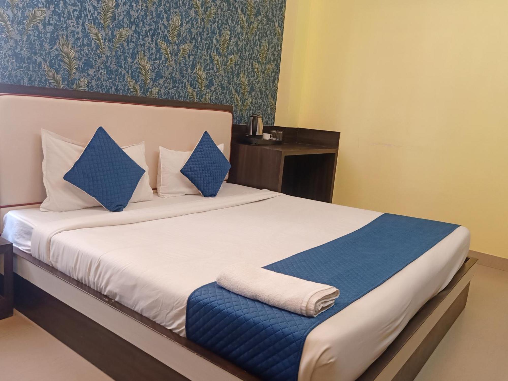Hotel Janki International Sigra 2 Km From Kashi Vishwanath Temple Varanasi Bagian luar foto