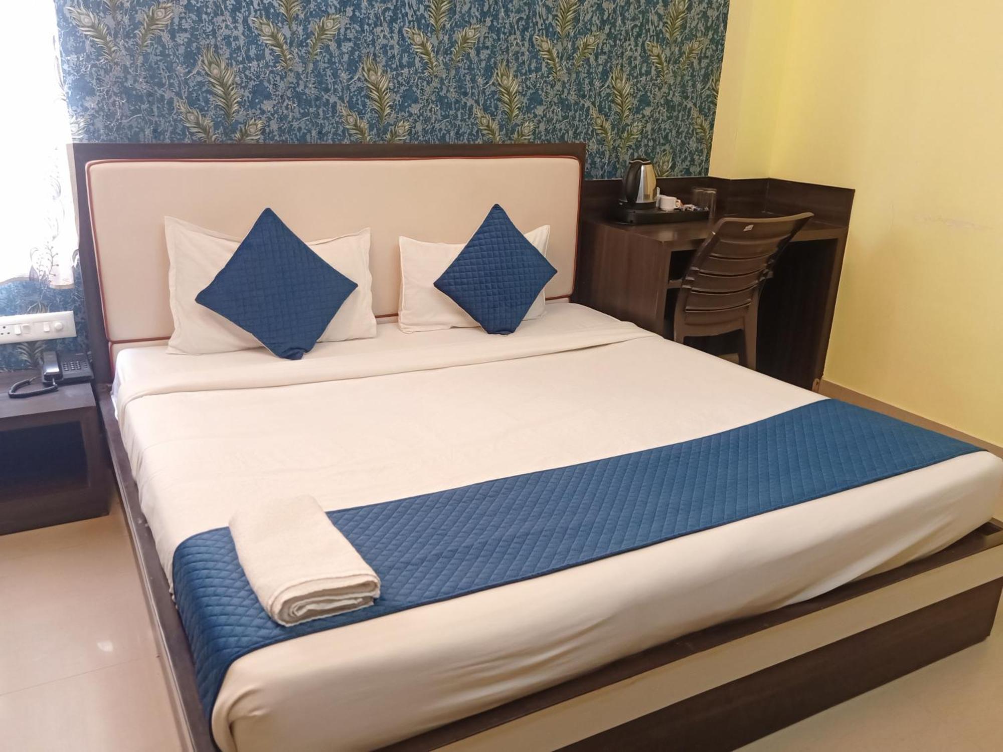 Hotel Janki International Sigra 2 Km From Kashi Vishwanath Temple Varanasi Bagian luar foto