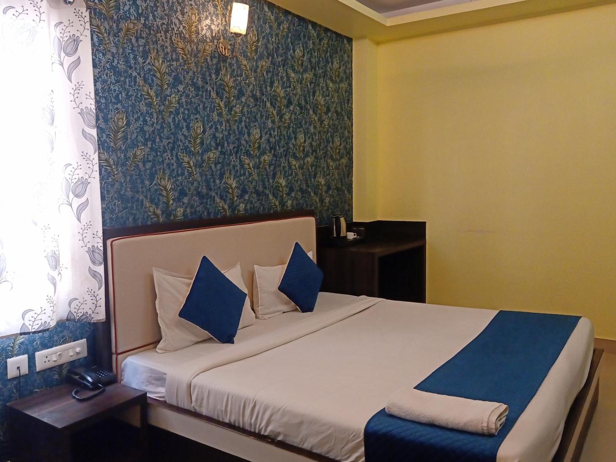 Hotel Janki International Sigra 2 Km From Kashi Vishwanath Temple Varanasi Bagian luar foto