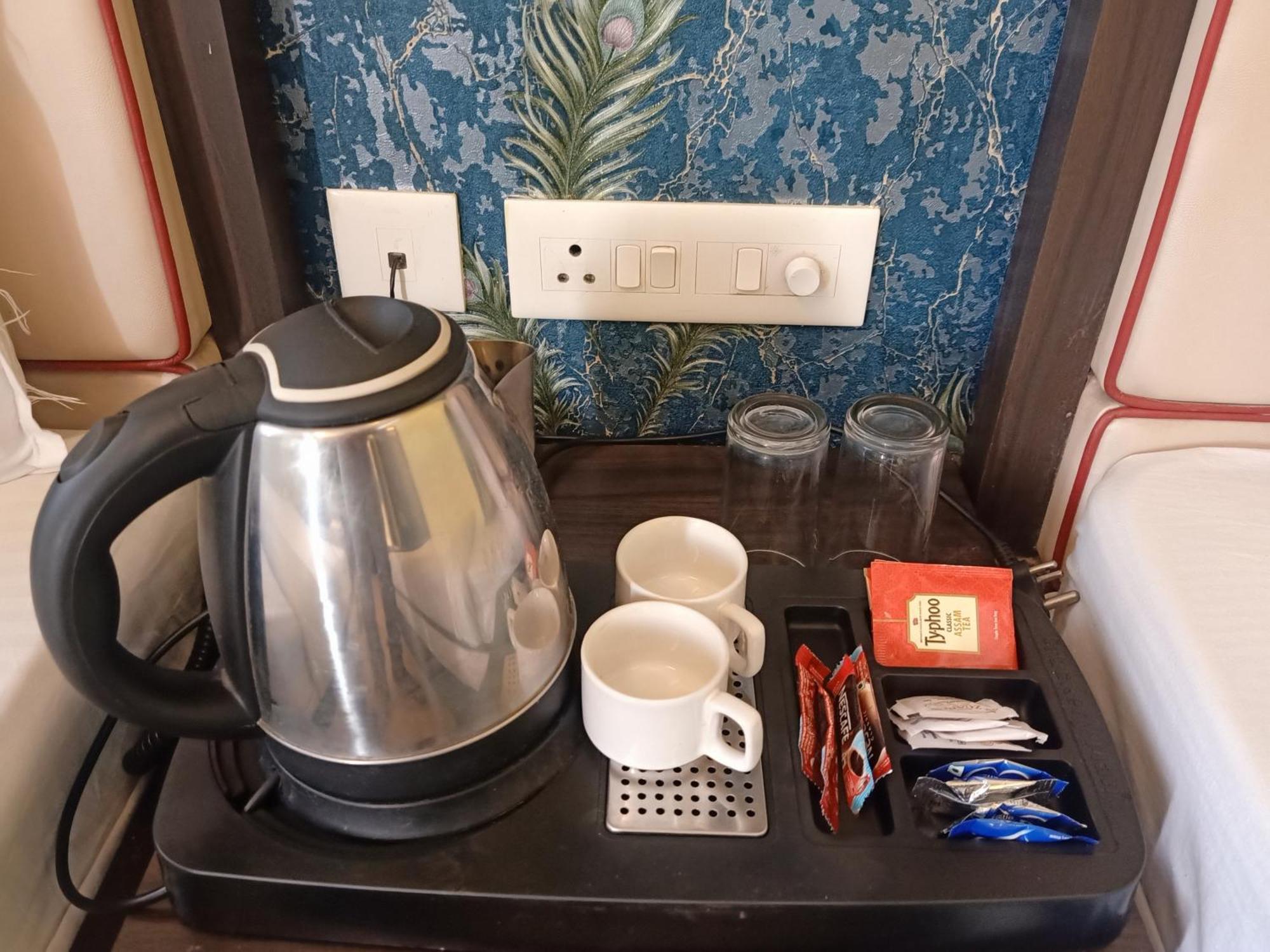 Hotel Janki International Sigra 2 Km From Kashi Vishwanath Temple Varanasi Bagian luar foto