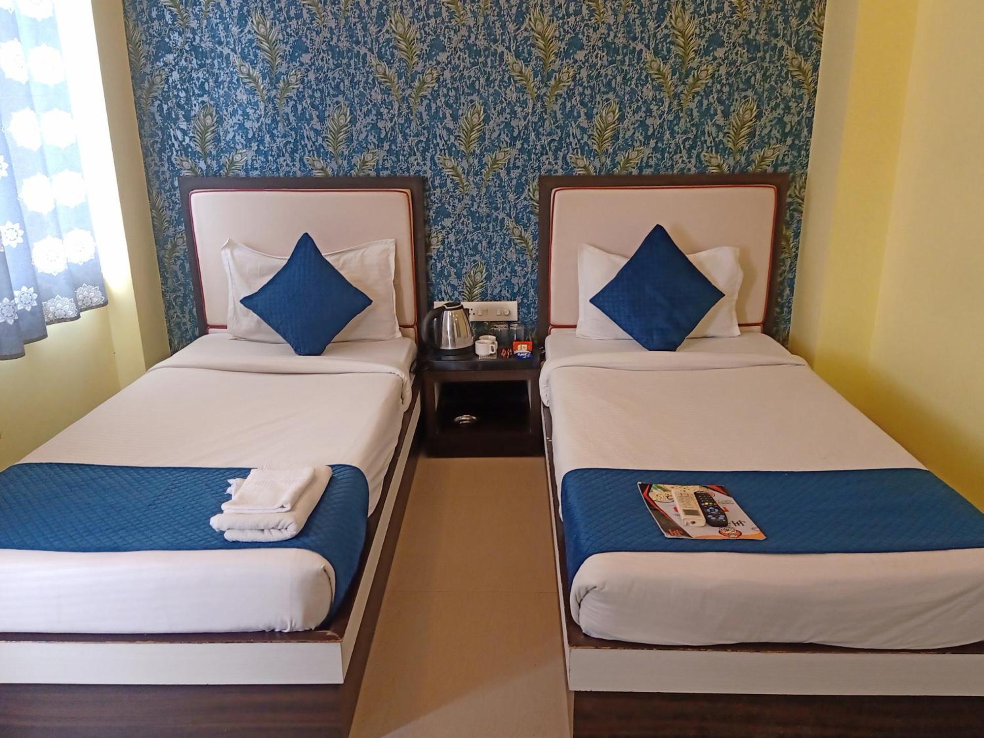 Hotel Janki International Sigra 2 Km From Kashi Vishwanath Temple Varanasi Bagian luar foto